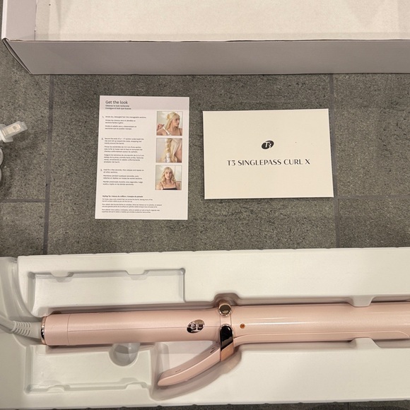 New T3 SinglePass Curl, Extra-Long Barrel Curling Iron with Ceramic Barrel - Picture 5 of 16